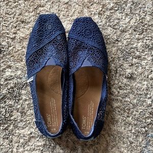 TOMS lace flats